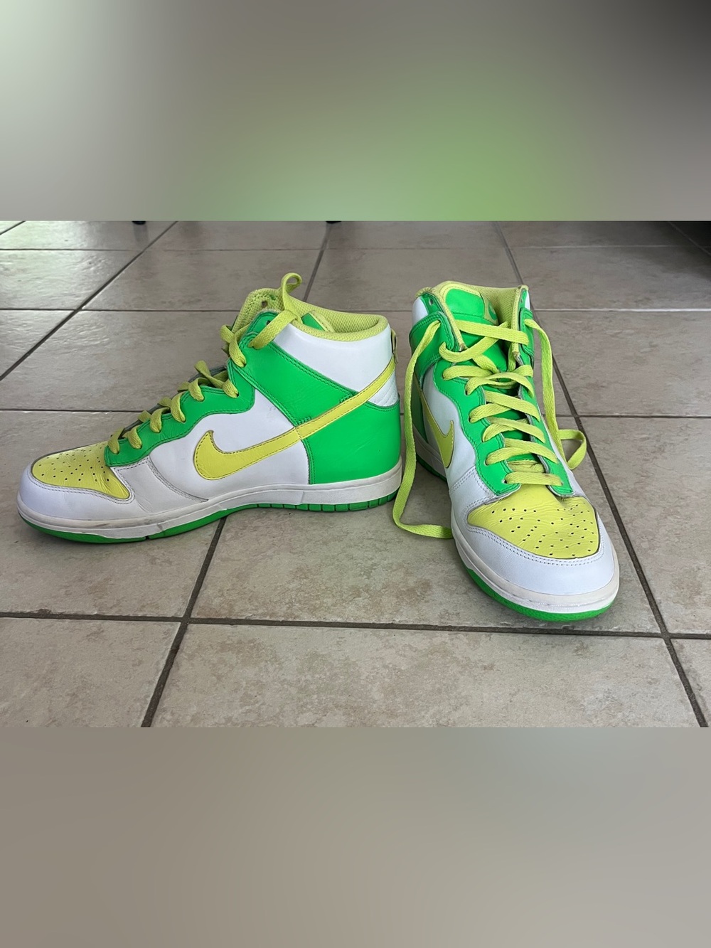 Men’s Nike Mid-Top Sneakers